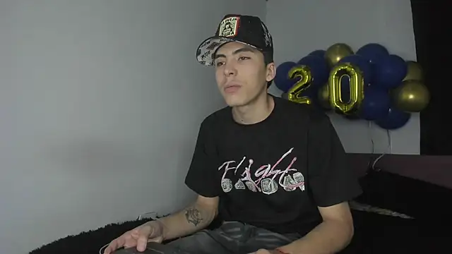 Snapshot of HeellBoy_ chatting on May 2026 05:04:02 AM HeellBoy online show from May 2026 05:04:02 AM
