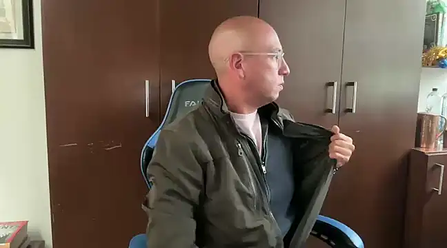 alanan881 online show from December 2024 04:59:02 PM