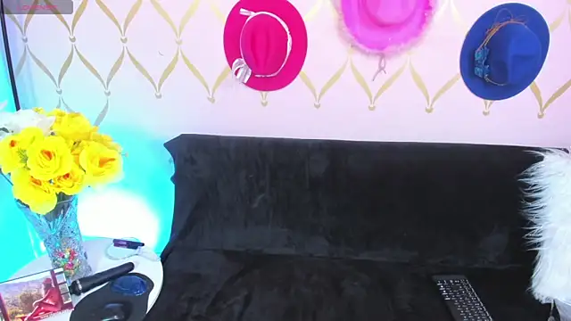 Snapshot of ladylians chatting on December 2024 05:43:02 PM ladylians online show from December 2024 05:43:02 PM