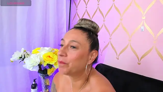 Snapshot of ladylians chatting on January 2025 10:44:01 PM ladylians online show from January 2025 10:44:01 PM