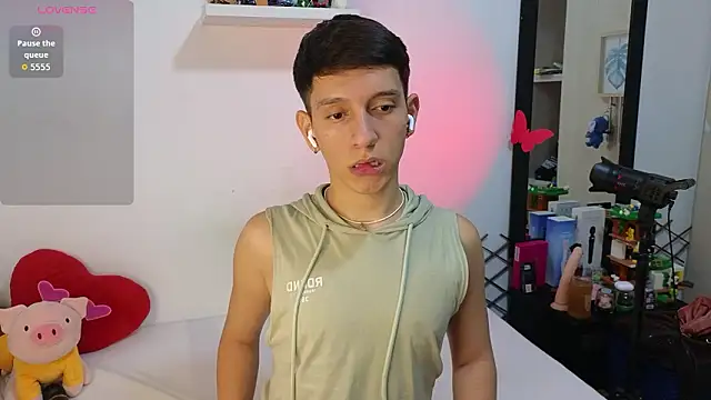 milky  boy  online show from February 2026 05:35:01 AM