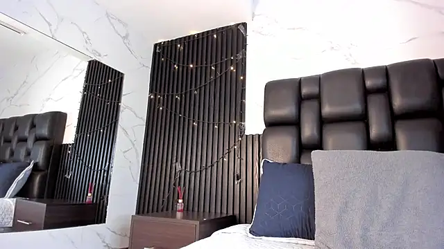 Snapshot of AuroraBon chatting on November 2025 03:01:02 PM AuroraBon online show from November 2025 03:01:02 PM