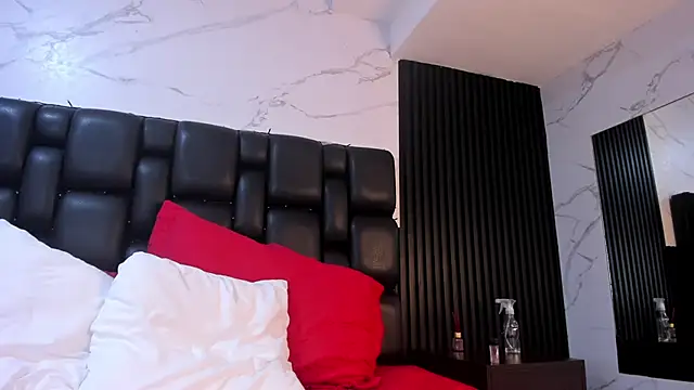 Snapshot of AuroraBon chatting on February 2026 07:02:01 AM AuroraBon online show from February 2026 07:02:01 AM