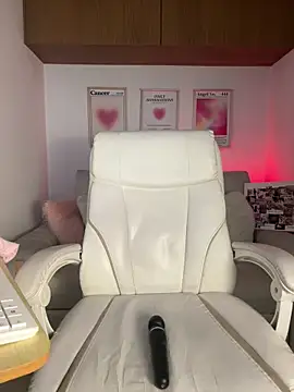 maddy bronw  online show from March 2026 10:02:02 PM