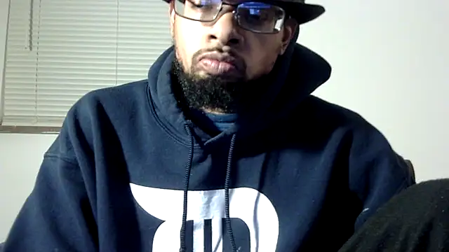 Snapshot of WhiskeyWood_DuhGOD chatting on December 2025 02:19:02 AM WhiskeyWood DuhGOD online show from December 2025 02:19:02 AM