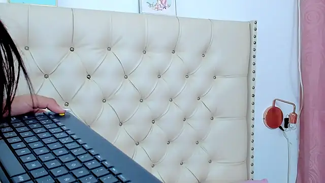 Snapshot of Kim_Eli chatting on December 2024 10:47:01 PM Kim Eli online show from December 2024 10:47:01 PM