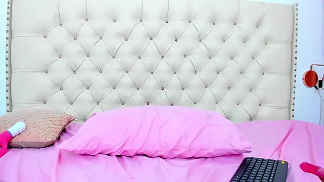 Snapshot of Kim_Eli chatting on January 2025 10:45:01 PM Kim Eli online show from January 2025 10:45:01 PM