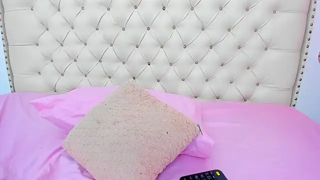 Snapshot of Kim_Eli chatting on February 2025 07:44:02 PM Kim Eli online show from February 2025 07:44:02 PM