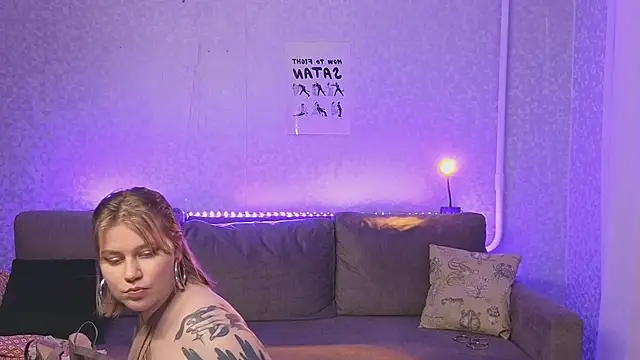 Kira Citro online show from January 2025 12:01:01 AM