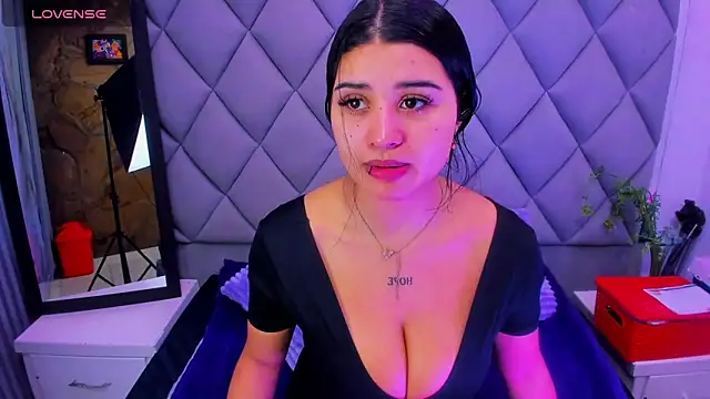 venusowen  online show from November 2025 01:22:02 PM