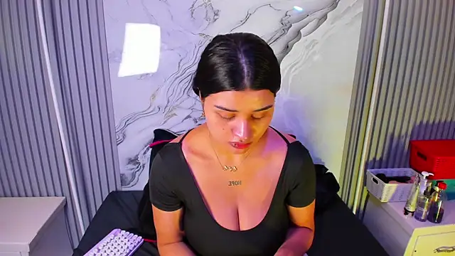 venusowen  online show from April 2026 12:58:02 PM