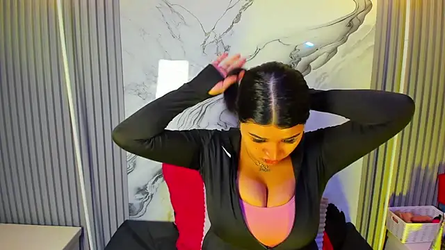 venusowen  online show from April 2026 02:00:02 PM