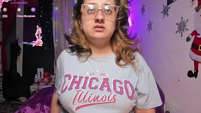 Snapshot of AnnieBigBoobs chatting on December 2024 03:29:02 AM AnnieBigBoobs online show from December 2024 03:29:02 AM