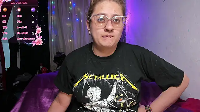 Snapshot of AnnieBigBoobs chatting on February 2025 10:20:01 PM AnnieBigBoobs online show from February 2025 10:20:01 PM