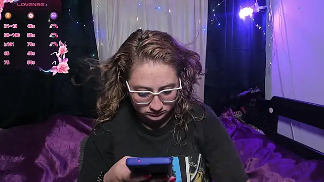 Snapshot of AnnieBigBoobs chatting on February 2025 10:03:02 PM AnnieBigBoobs online show from February 2025 10:03:02 PM