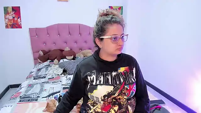 Snapshot of AnnieBigBoobs chatting on October 2025 03:58:02 AM AnnieBigBoobs online show from October 2025 03:58:02 AM