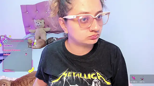 Snapshot of AnnieBigBoobs chatting on December 2025 11:58:01 PM AnnieBigBoobs online show from December 2025 11:58:01 PM