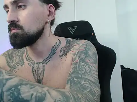 Snapshot of MateoHunk chatting on November 2025 05:24:01 PM MateoHunk online show from November 2025 05:24:01 PM