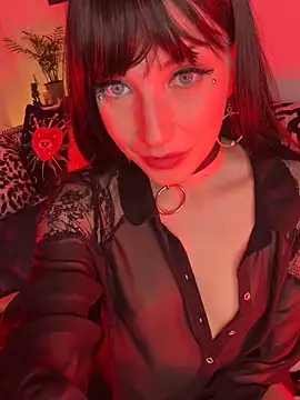 Sofia Poly online show from November 2025 11:49:02 PM