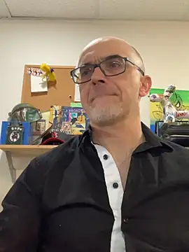 Snapshot of MaxVain chatting on March 2025 04:31:02 PM MaxVain online show from March 2025 04:31:02 PM