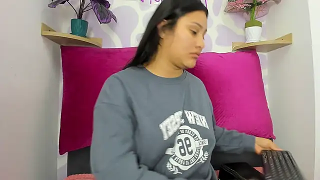 Snapshot of Little_Ivy chatting on September 2025 01:45:01 PM Little Ivy online show from September 2025 01:45:01 PM