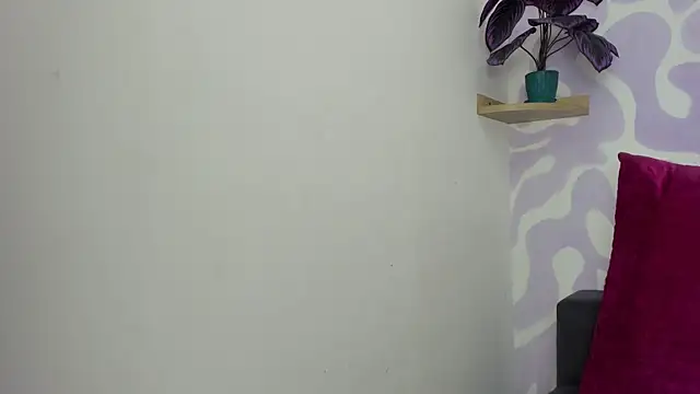 Snapshot of Little_Ivy chatting on September 2025 11:59:01 AM Little Ivy online show from September 2025 11:59:01 AM