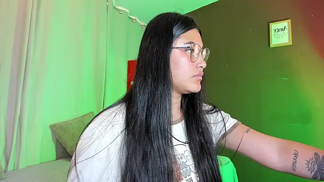 Little Ivy online show from February 2026 06:39:02 PM