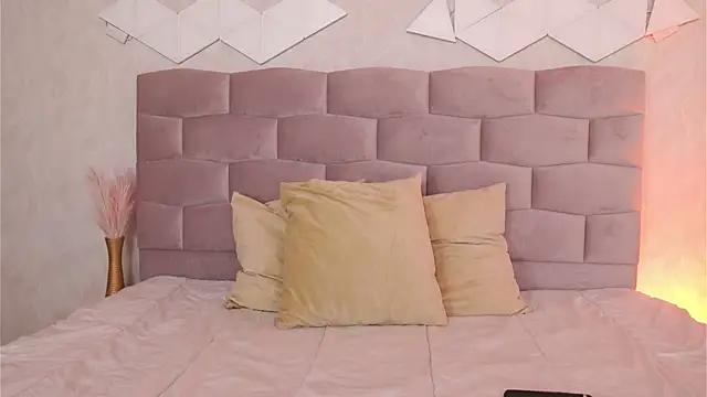 AnitaKariri online show from July 2026 07:44:01 AM