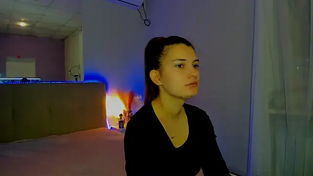 Laura Leee online show from November 2025 06:25:02 AM