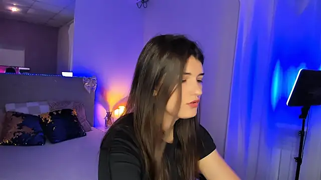 Snapshot of Laura_Leee chatting on June 2026 05:07:01 AM Laura Leee online show from June 2026 05:07:01 AM