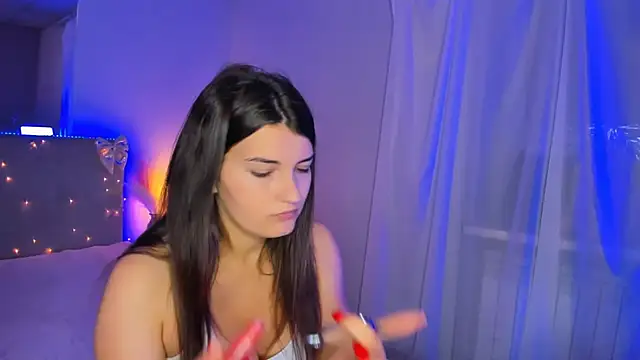 Snapshot of Laura_Leee chatting on June 2026 05:10:01 AM Laura Leee online show from June 2026 05:10:01 AM