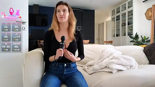 Snapshot of Luxymin34 chatting on February 2025 03:37:02 PM Luxymin34 online show from February 2025 03:37:02 PM