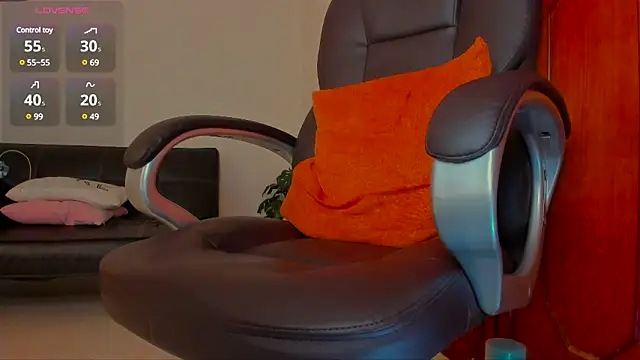 MrLonely02 online show from February 2025 04:39:02 PM