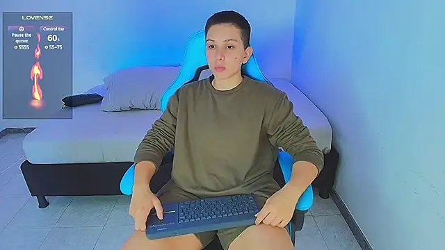 Snapshot of aron_wi chatting on January 2025 08:03:02 PM aron wi online show from January 2025 08:03:02 PM