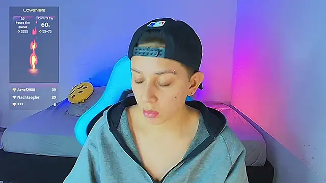 Snapshot of aron_wi chatting on January 2025 02:15:02 PM aron wi online show from January 2025 02:15:02 PM