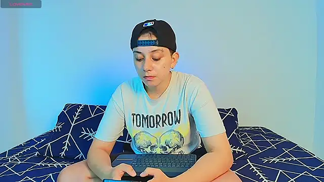 Snapshot of aron_wi chatting on March 2025 12:05:02 PM aron wi online show from March 2025 12:05:02 PM