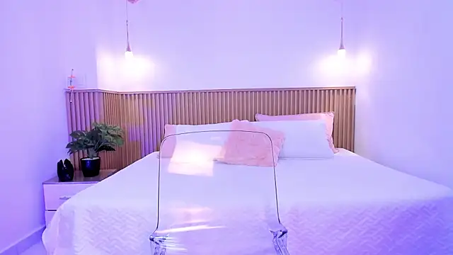 Snapshot of Bella_reaset18 chatting on December 2024 09:17:02 PM Bella reaset18 online show from December 2024 09:17:02 PM