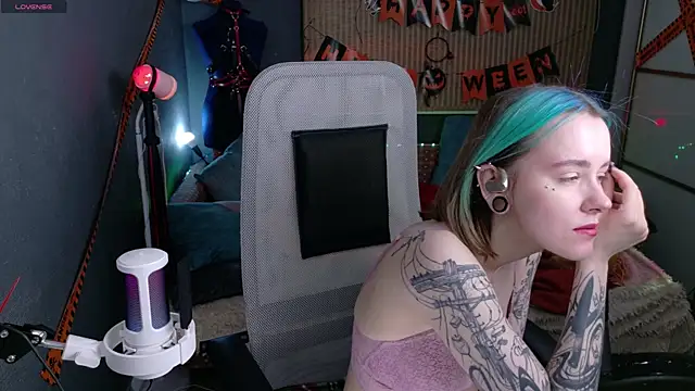 Snapshot of Cumpotik_Eve chatting on December 2025 02:50:02 AM Cumpotik Eve online show from December 2025 02:50:02 AM