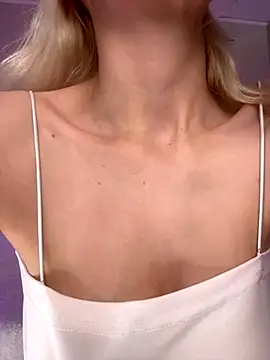 Snapshot of LoveLuna_ chatting on November 2025 09:13:01 PM LoveLuna online show from November 2025 09:13:01 PM