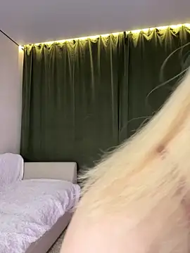 Snapshot of LoveLuna_ chatting on February 2026 08:02:01 PM LoveLuna online show from February 2026 08:02:01 PM