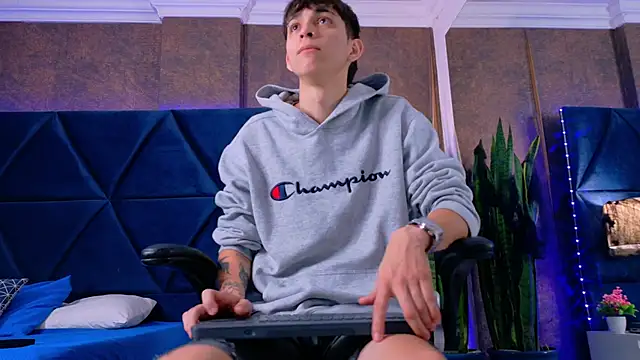 Snapshot of Lion_Foster01 chatting on October 2025 12:01:02 PM Lion Foster01 online show from October 2025 12:01:02 PM