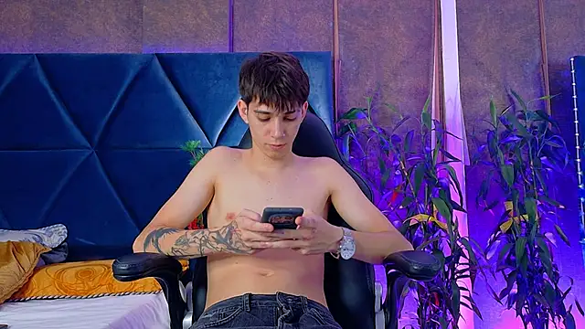 Snapshot of Lion_Foster01 chatting on December 2025 09:54:01 PM Lion Foster01 online show from December 2025 09:54:01 PM