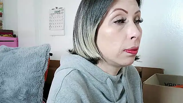 alixia81 online show from January 2026 02:32:02 PM