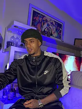 AaronCruz  online show from October 2025 04:43:02 AM