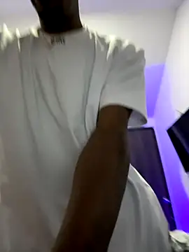 AaronCruz  online show from October 2025 09:10:02 AM