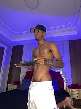 AaronCruz  online show from December 2025 01:33:02 AM