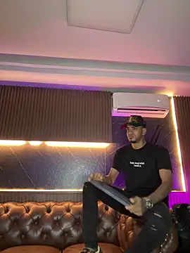 AaronCruz  online show from March 2026 01:13:01 AM