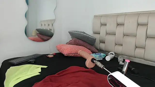 Roxy-Smith online show from September 2025 11:31:02 PM