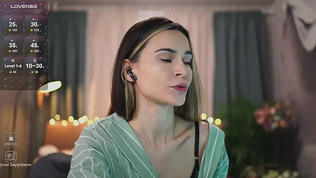 Snapshot of Feral_Berrry_ chatting on December 2024 07:03:01 AM Feral Berrry online show from December 2024 07:03:01 AM