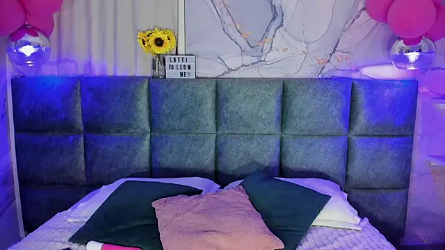 Snapshot of LottiCarter chatting on September 2025 11:36:01 AM LottiCarter online show from September 2025 11:36:01 AM